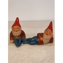Gammel keramik nisse, siddende, h: 8,5 cm.