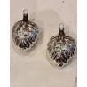 ANTIKT GLASPYNT, EGEBLADE MED AGERN, H: 6 cm. (BOGEKS).