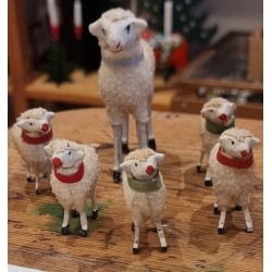 1 stort antikt får, h: 10...