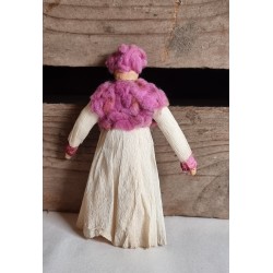 Antikt pynt, dame i crepe, vat og papmachè, h: 12 cm.