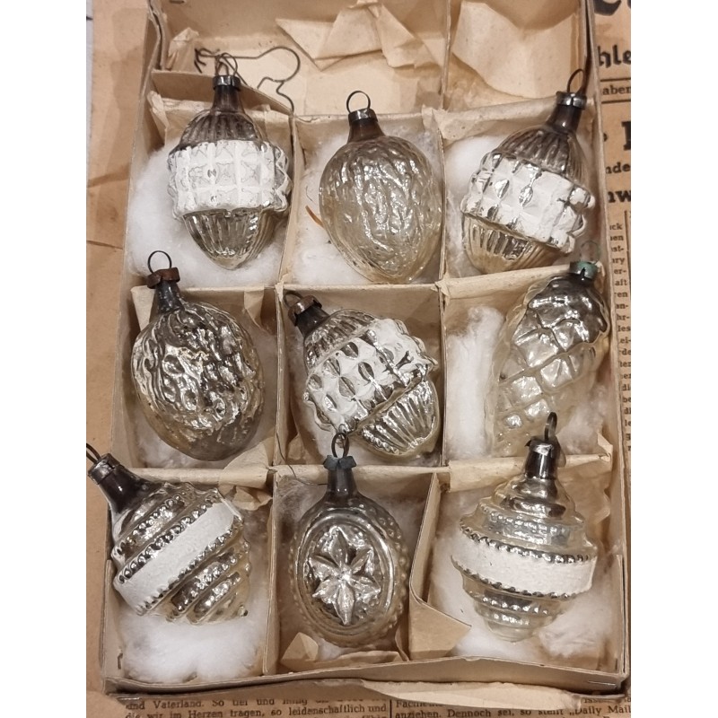 Box with antique glass ornaments, art nouveau, h: 5 - 5,5 cm. (9x)