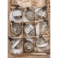 Box with antique glass ornaments, art nouveau, h: 5 - 5,5 cm. (9x)