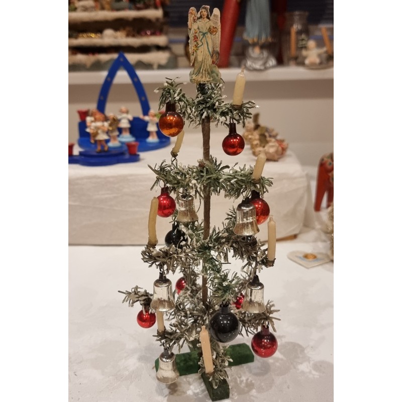 Gammelt juletræ i papir med glaspynt, lys og top engle, h: 27 cm.