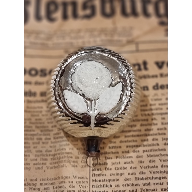 Antikt glaspynt, blomst med blade/Mica, jugend, h: 7,5 cm.