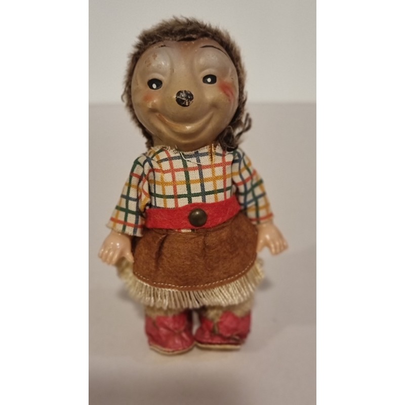 Gammel Mecki figur med ruskindsnederdel, h: 13 cm.