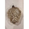 ANTIKT GLASPYNT, EGEBLAD MED AGERN, H: 6,5 CM. (BOGEKS.)