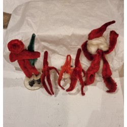 5 gamle piberenser nisser/julemand med vatskæg og papmachè hoved, h: 14 - 8,5 cm. (5stk)