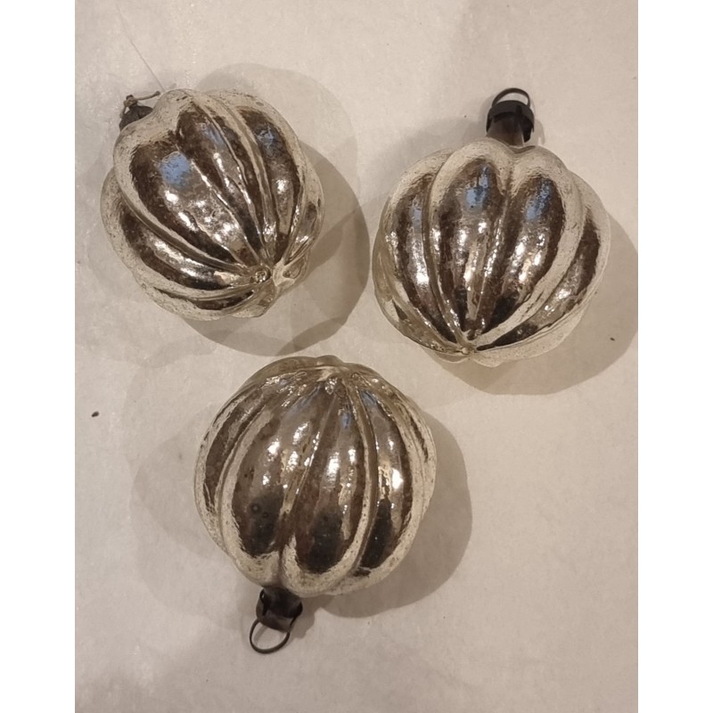 Antique glass ornaments, silver pumpkin, h: 5 cm.