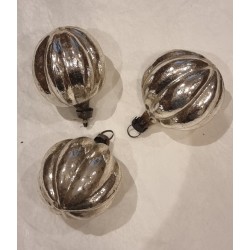 Antique glass ornaments, silver pumpkin, h: 5 cm.
