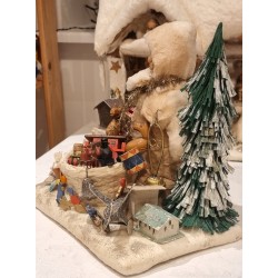 Display in cotton with Santa and Christmas presents and a music box, size: 26 cm (Santa)x 28 x 18 cm.