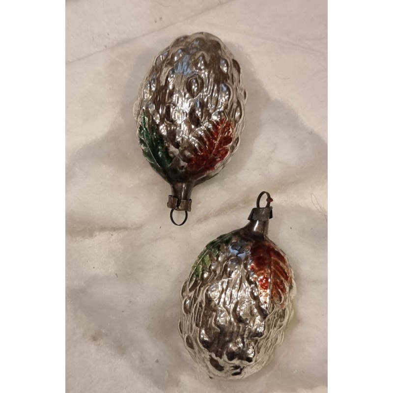 Antique glass ornament, berry with leaves, h: 6 cm.