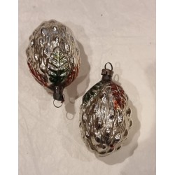 Antique glass ornament, berry with leaves, h: 6 cm.