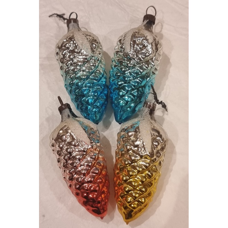 Antique glass ornaments, pine cones with leaves, h: 7 cm.