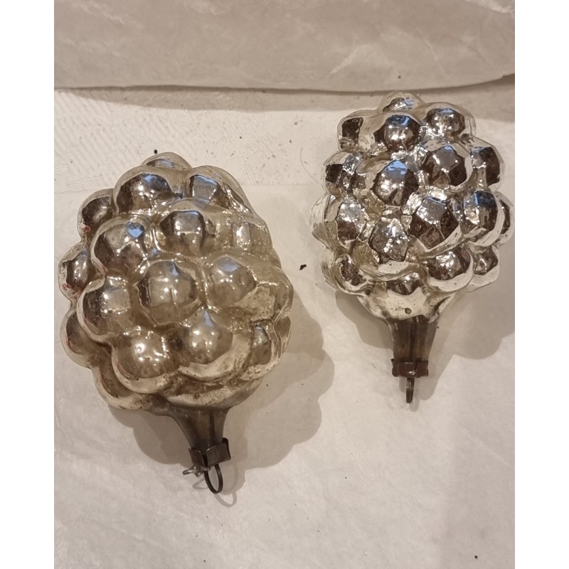 Antique glass ornaments, berry, art nouveau, h: 6 - 7 cm. (2x).
