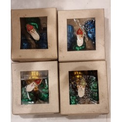 Orig. boxes (5x6cm) with small german glass Santas, h: 3,5 cm (3x).