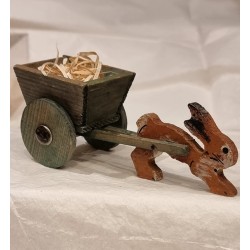 Lille antik hare med vogn i træ/æg, mål: 6 x 14 cm.