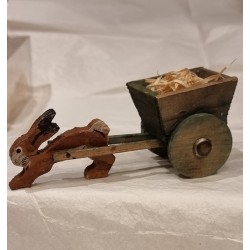 Lille antik hare med vogn i træ/æg, mål: 6 x 14 cm.