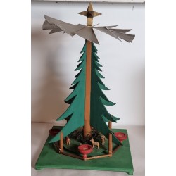 Antik julepyramide med lysholdere, propel og dyr, h: 45/50 cm.