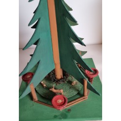 Antik julepyramide med lysholdere, propel og dyr, h: 45/50 cm.