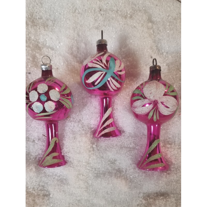 Gammelt glaspynt, lamper med forskellige blomster, h: 8 cm.