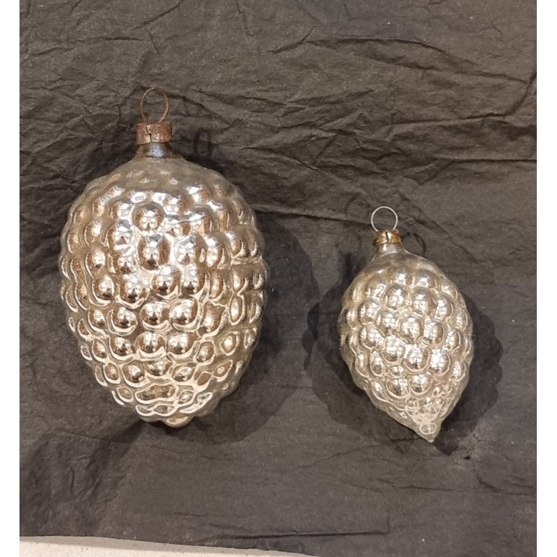 Antique glass ornament, art nouveau, berry, h: 5 - 7,5 cm. (2x)