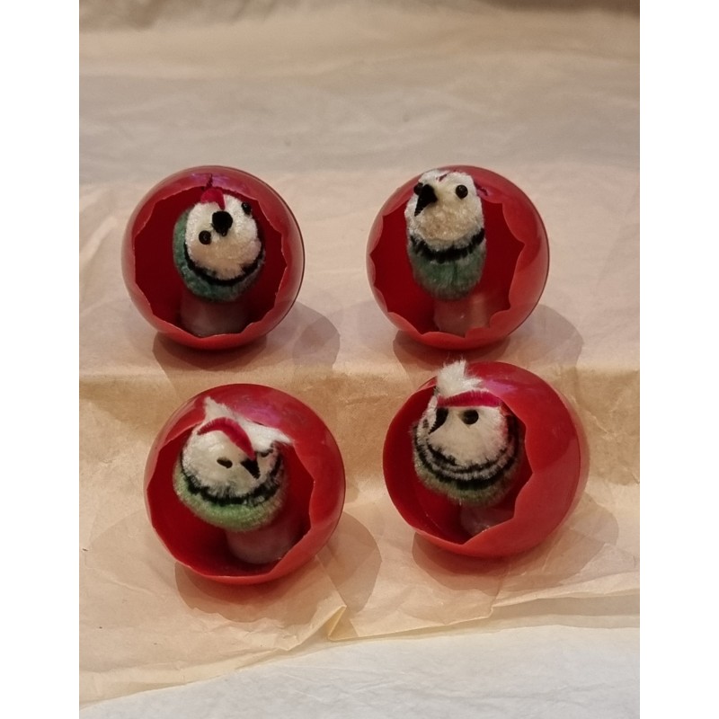 Gammelt påskepynt, 4 gamle vippe kyllinger, mål: 4 x 5 cm.