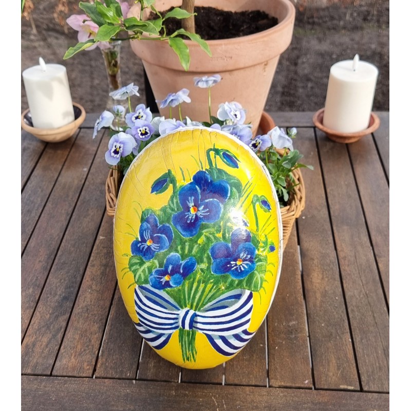 Tall, old Easter cardboard egg with violets, h: 25 cm.