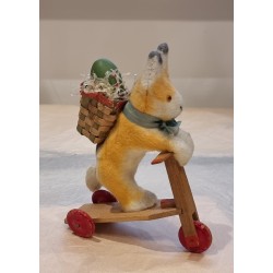 Gammelt påskepynt, hare på løbehjul, h: 15 cm.