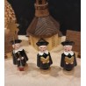 Erzgebirge, opstilling med gamle huse, kirke, korsangere og præst, h: 12 cm (kirke).