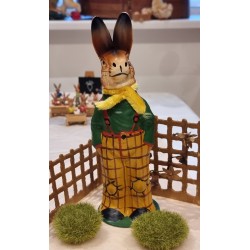 Påskepynt, papmachè, candycontainer, hare med ternede bukser, h: 25 cm.