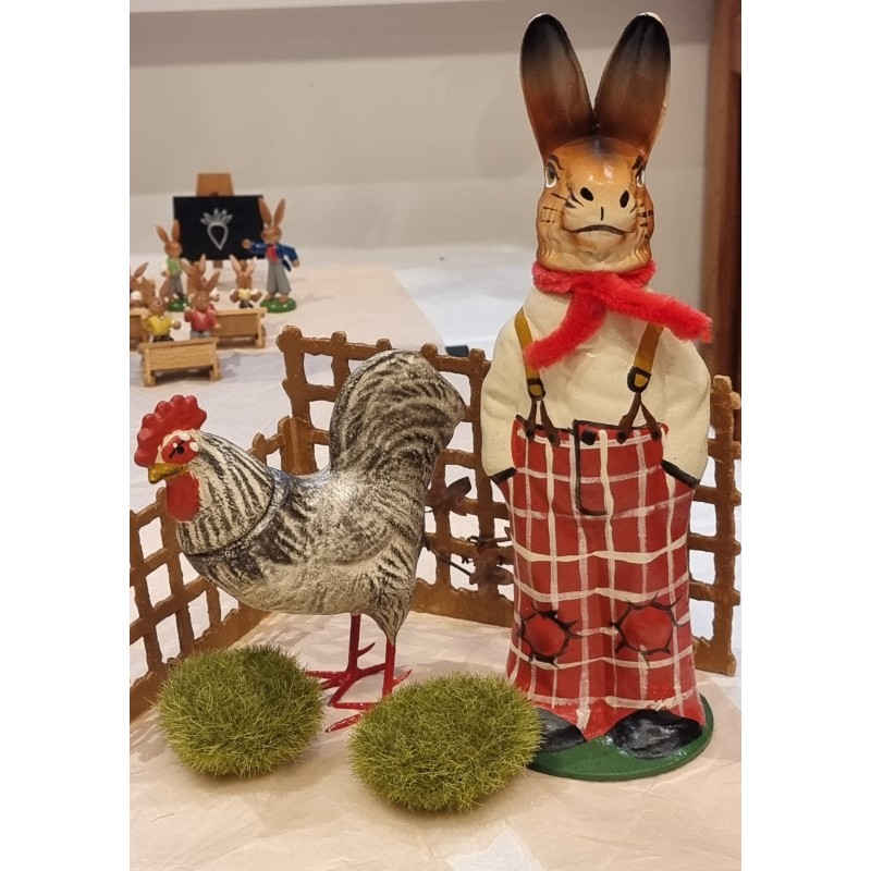 Påskepynt, papmachè, candycontainer, hare med bukser/rød/hvid, h: 25 cm.