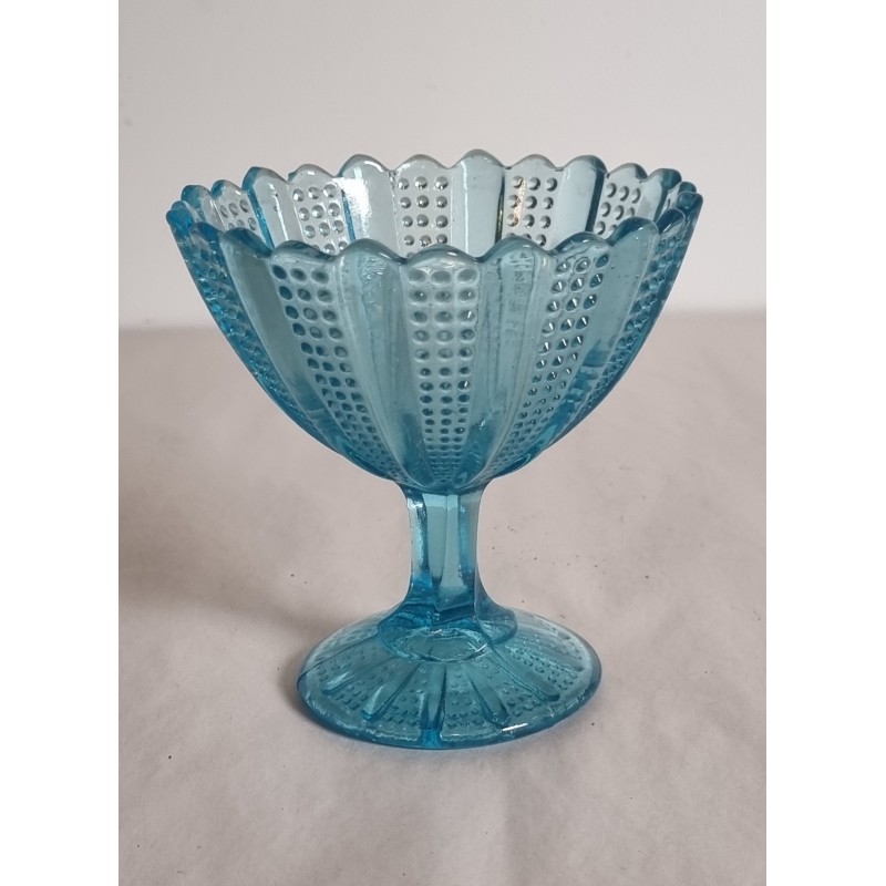 Antik sukkerskål/søblå på fod. Kastrup glasværk 1886, h: 12 cm.