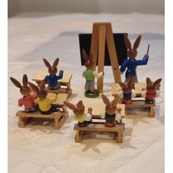 Old bunny school from Erzgebirge, size: blackboard h: 8,5 cm, teacher h: 7,5 cm.