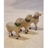 3 gamle får med grønne halsbånd, h: 5 cm (3stk).