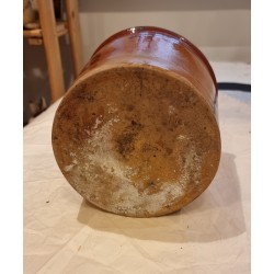 Gammelt lertøj, syltekrukke med initialer, mål: 15 x 16 cm.