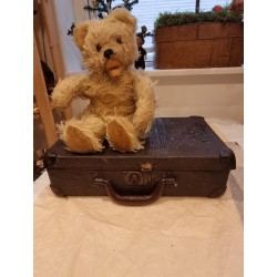 Small antique suitcase, size: 34 x 22 x 9 cm.