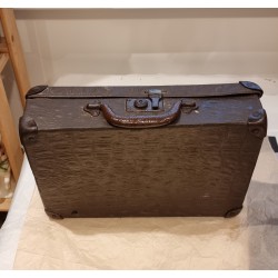 Small antique suitcase, size: 34 x 22 x 9 cm.