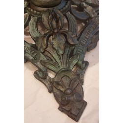 Antik juletræsfod, jugend, engle, liljer og iris, mål: 28 x 28 cm, h: 25 cm, Ø: 6 cm.