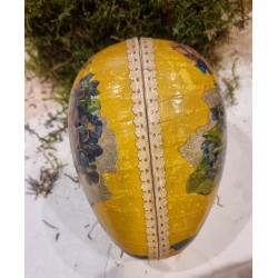 Antique cardboard Easter egg, girl with violets, h: 15 cm.