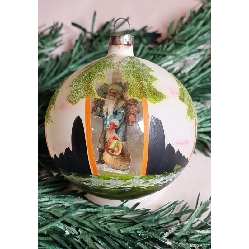 Antique diorama ornament with Santa, h: 6,5 cm.