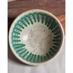 Gammelt lertøj, skål med kohorn teknik, h: 11 cm Ø: 20 cm.