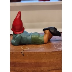Gammel Heissner nisse, liggende, mål: 11 x 17 cm.