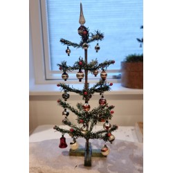 Antikt papir træ med orig. glaspynt og top spir, 40 cm.