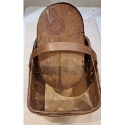 Antique wig box with decoration and a straw hat, size: 35 X 19,5 X 11, 5 CM (box).