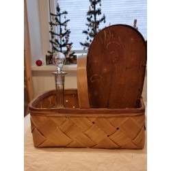 Antique chip basket, size: 28(incl.hanger)x35x27cm.