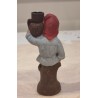 Antik gips nisse med krukke/lysholder, h: 14 cm.