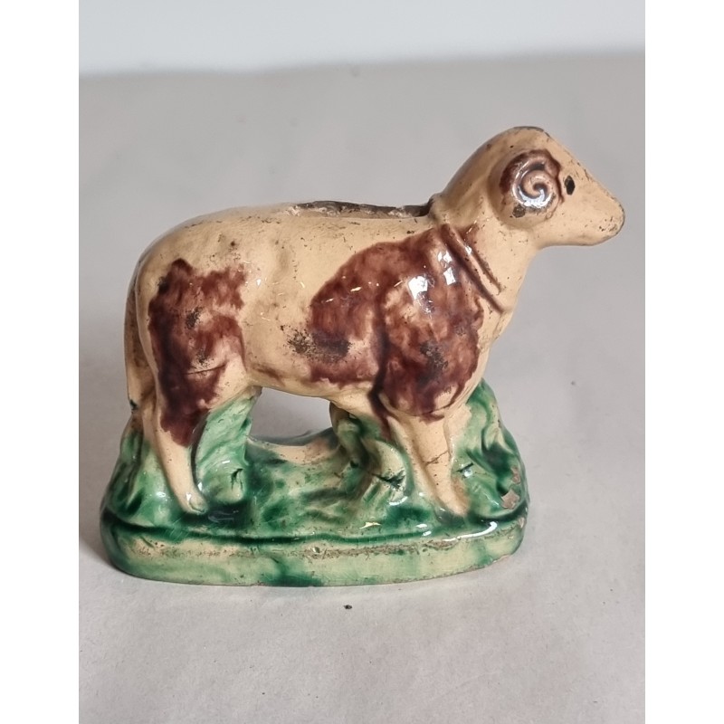 Gammelt lertøj, sparebøsse, vædder, mål: 9,5 x 11 cm.