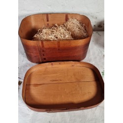 Stor, antik spån/parykæske, mål: 46 x 31 x 20 cm. (1)