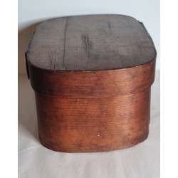 Tall antique wig box, size: 46 x 31 x 20 cm. (2)