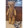 Lille antik bamse med sele og bukser, h: 25 cm.